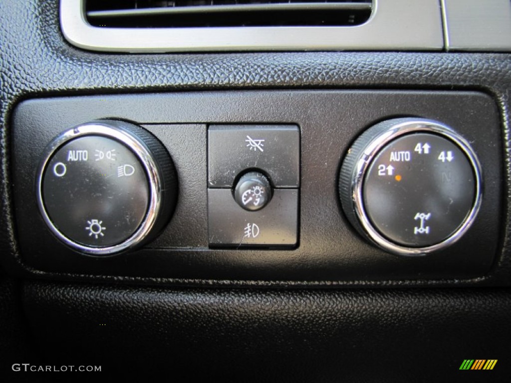 2008 Chevrolet Avalanche Z71 4x4 Controls Photo #52828859