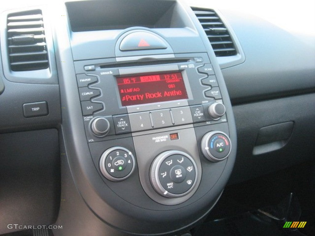 2011 Kia Soul 1.6 Controls Photo #52828997