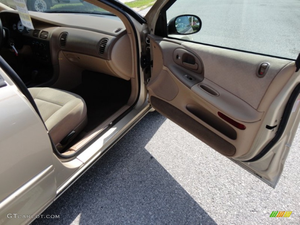 2000 Intrepid  - Champagne Pearl Metallic / Camel Tan photo #15