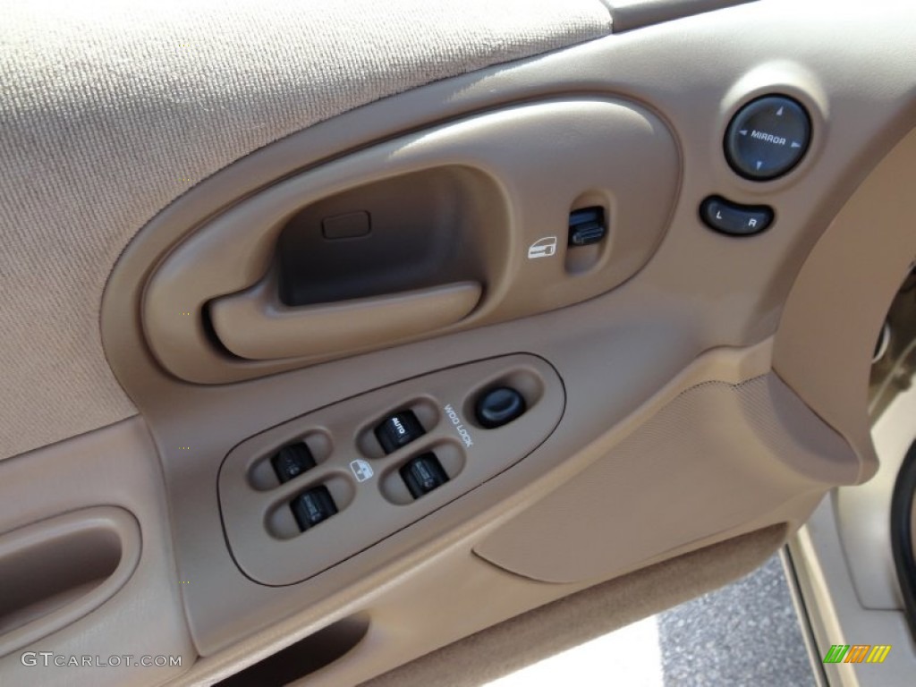 2000 Intrepid  - Champagne Pearl Metallic / Camel Tan photo #25