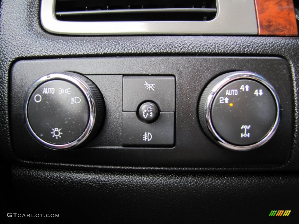 2008 Chevrolet Tahoe LTZ 4x4 Controls Photo #52835007