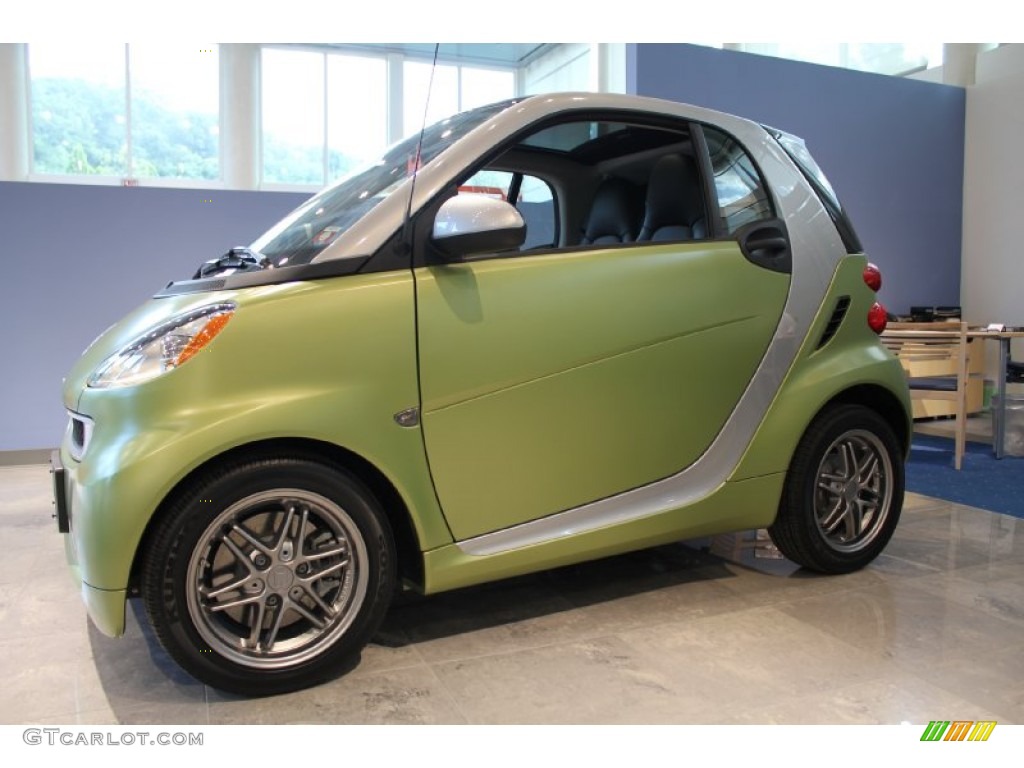 2011 fortwo passion coupe - Green Matte / Black Leather photo #1