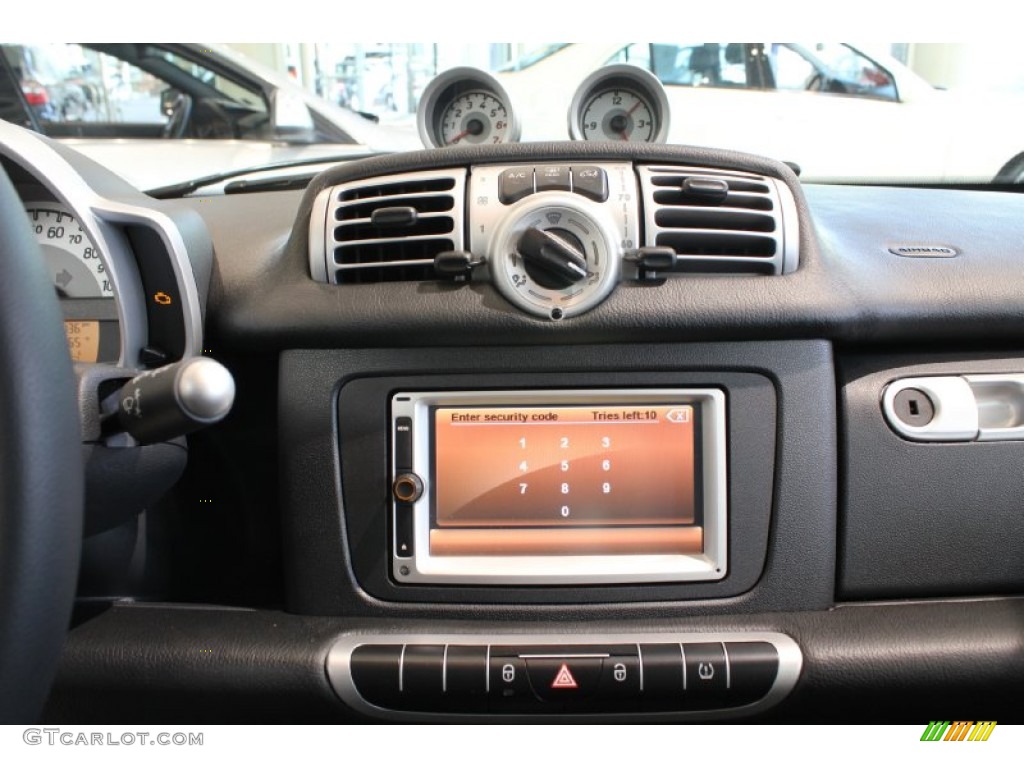 2011 Smart fortwo passion coupe Controls Photo #52835814
