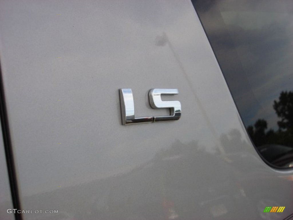2007 Chevrolet Suburban 1500 LS Marks and Logos Photo #52837989