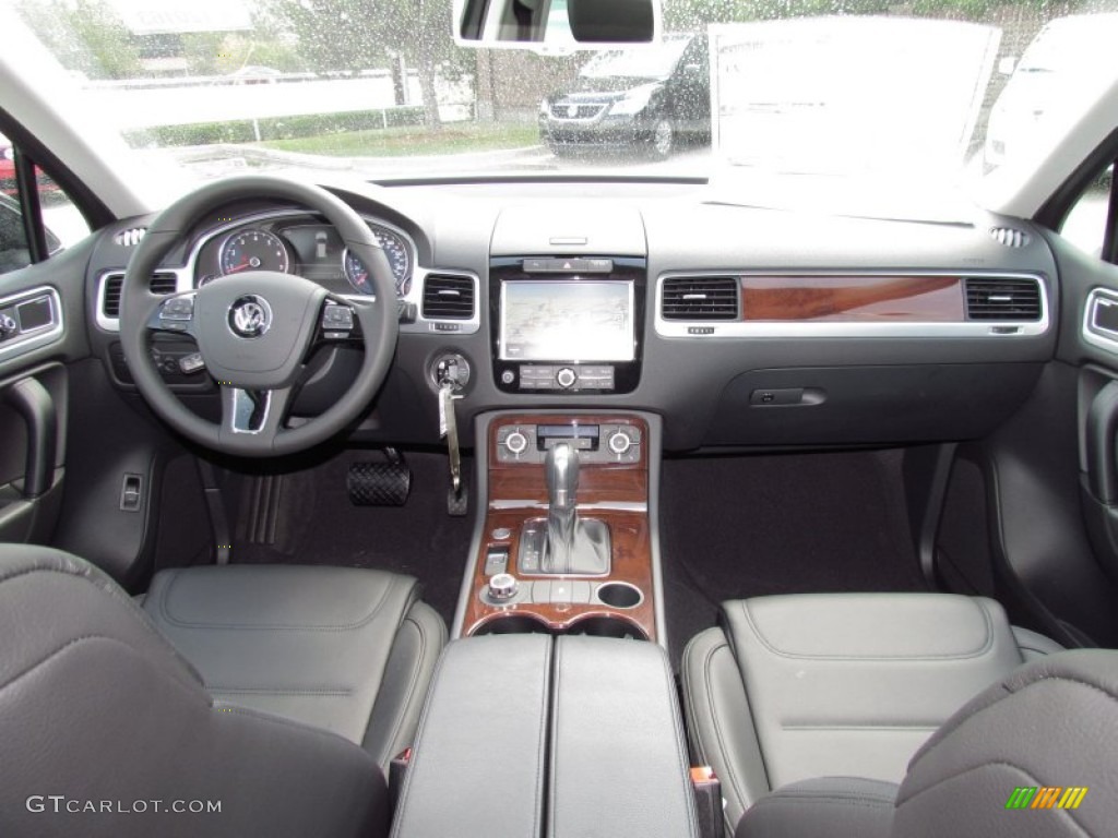 2012 Volkswagen Touareg VR6 FSI Executive 4XMotion Black Anthracite Dashboard Photo #52839459
