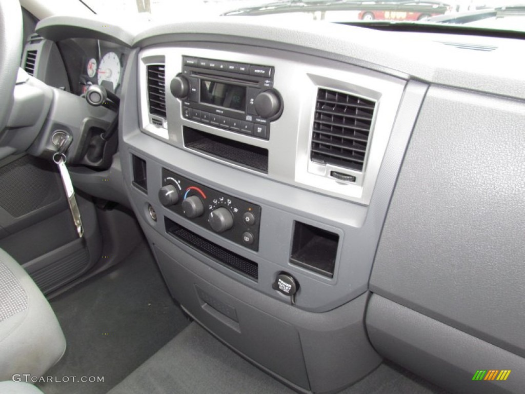 2007 Dodge Ram 1500 SLT Quad Cab Controls Photo #52840899