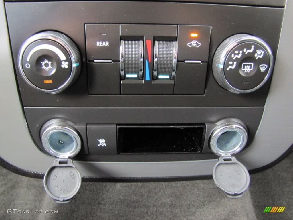 2010 Chevrolet Suburban LS 4x4 Controls Photo #52841115