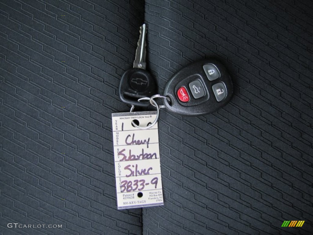 2010 Chevrolet Suburban LS 4x4 Keys Photos