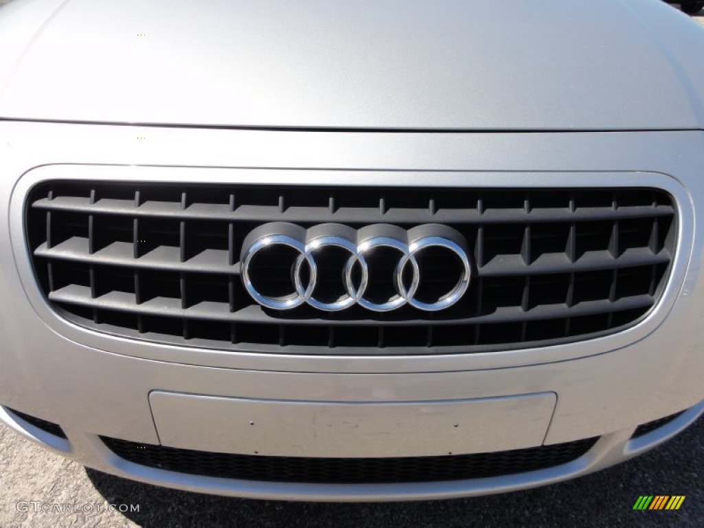 2005 Audi TT 1.8T Coupe Marks and Logos Photos