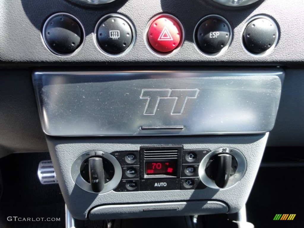 2005 Audi TT 1.8T Coupe Controls Photo #52845429