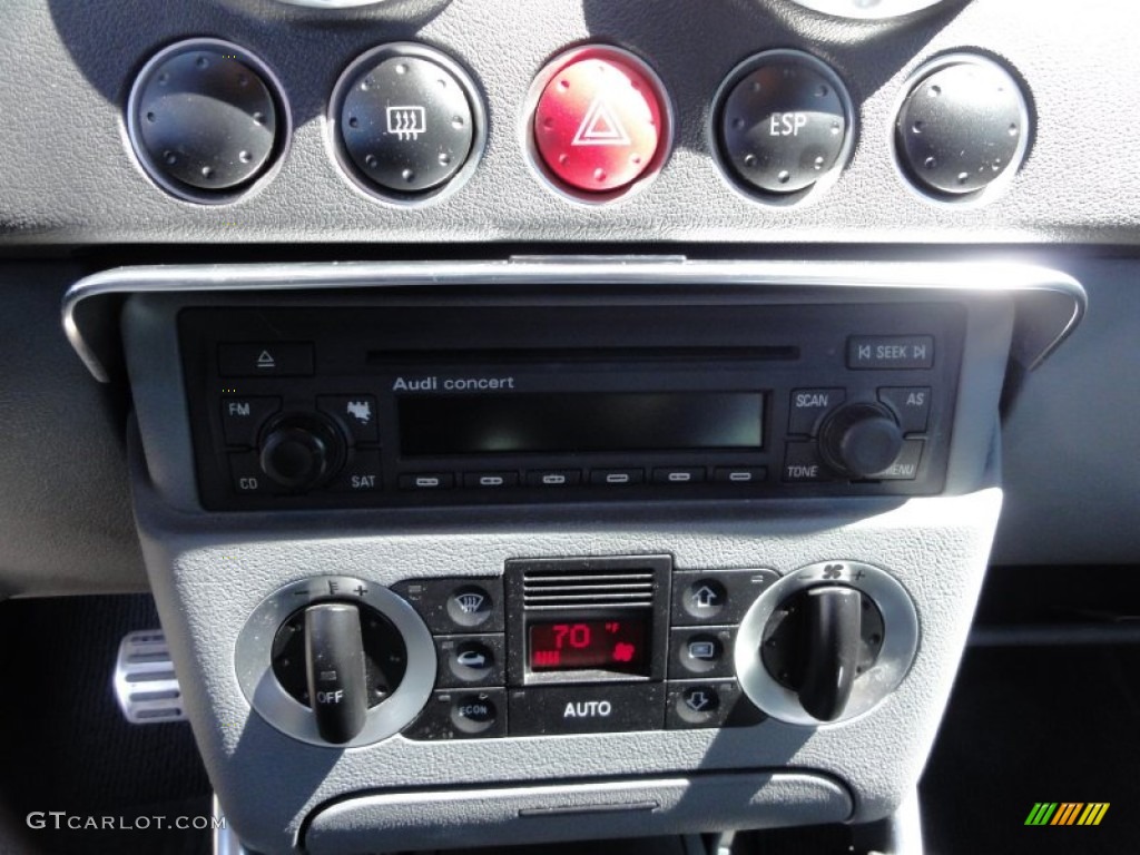 2005 Audi TT 1.8T Coupe Audio System Photos