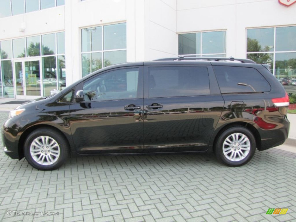 2011 Sienna XLE - Black / Light Gray photo #2