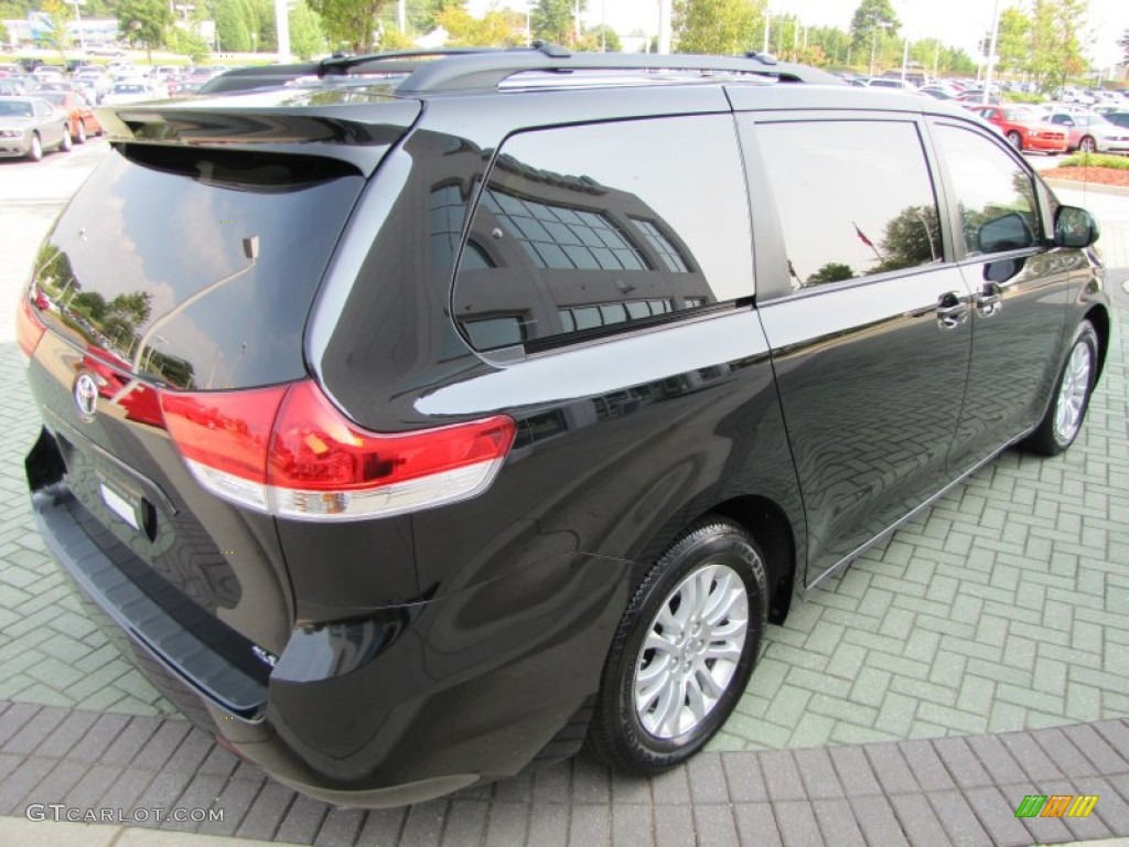 2011 Sienna XLE - Black / Light Gray photo #5