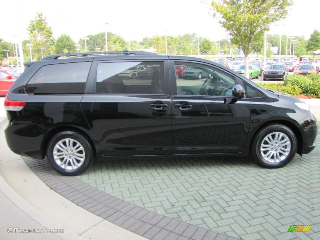 2011 Sienna XLE - Black / Light Gray photo #6