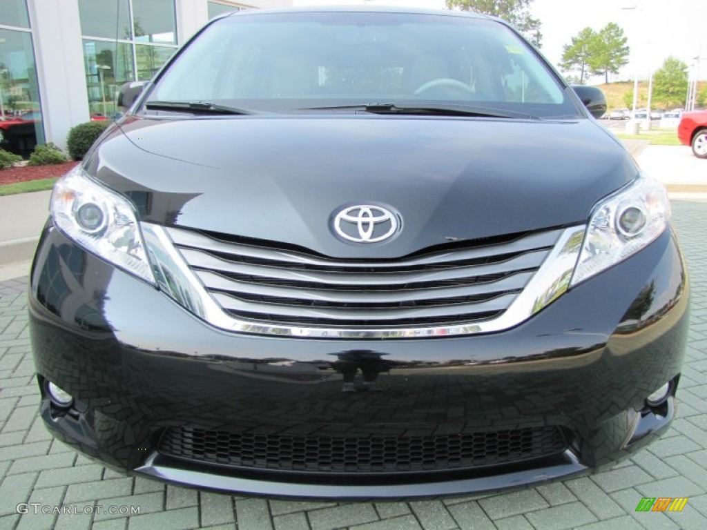 2011 Sienna XLE - Black / Light Gray photo #8