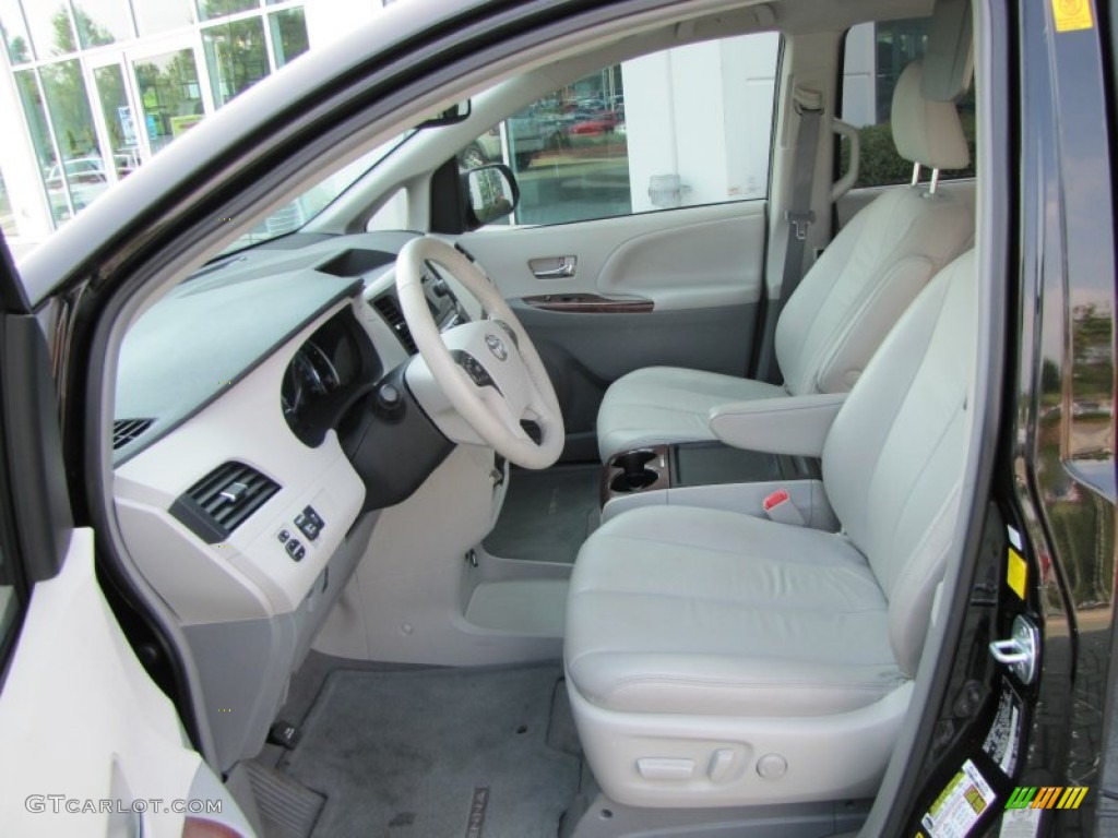 2011 Sienna XLE - Black / Light Gray photo #10