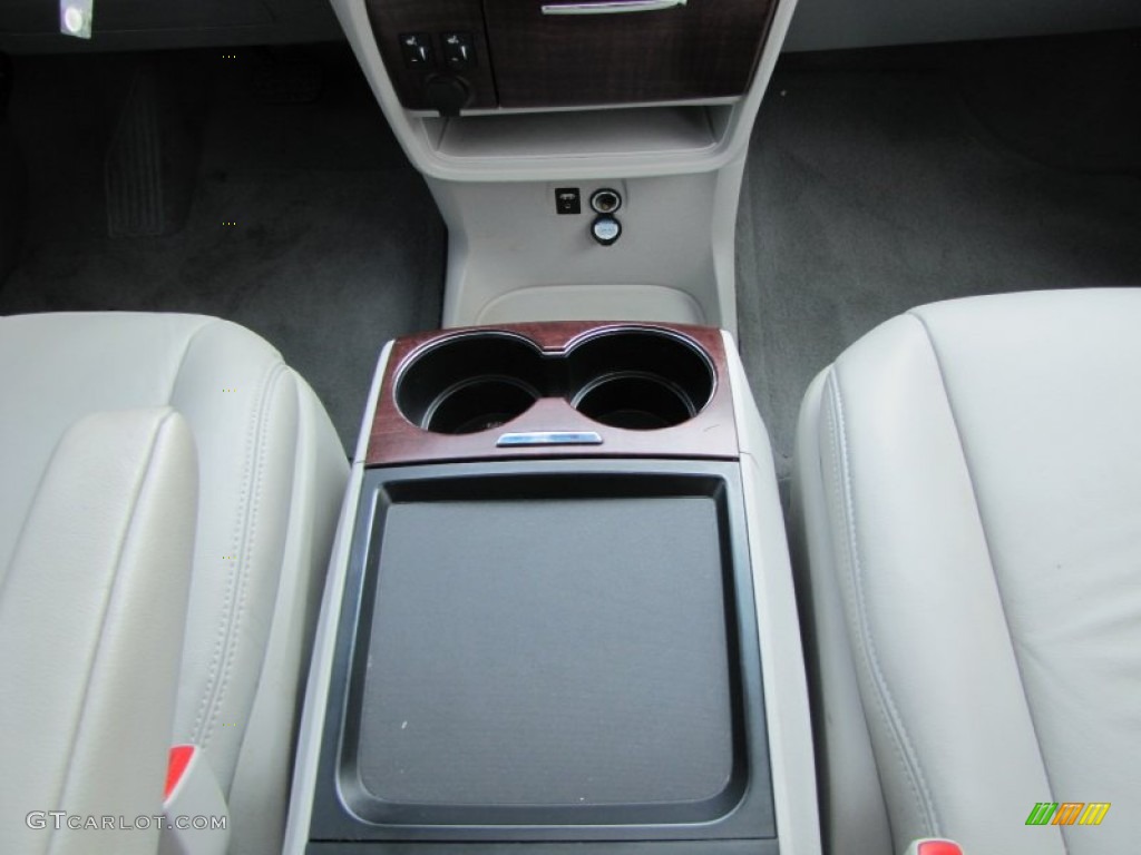 2011 Sienna XLE - Black / Light Gray photo #23