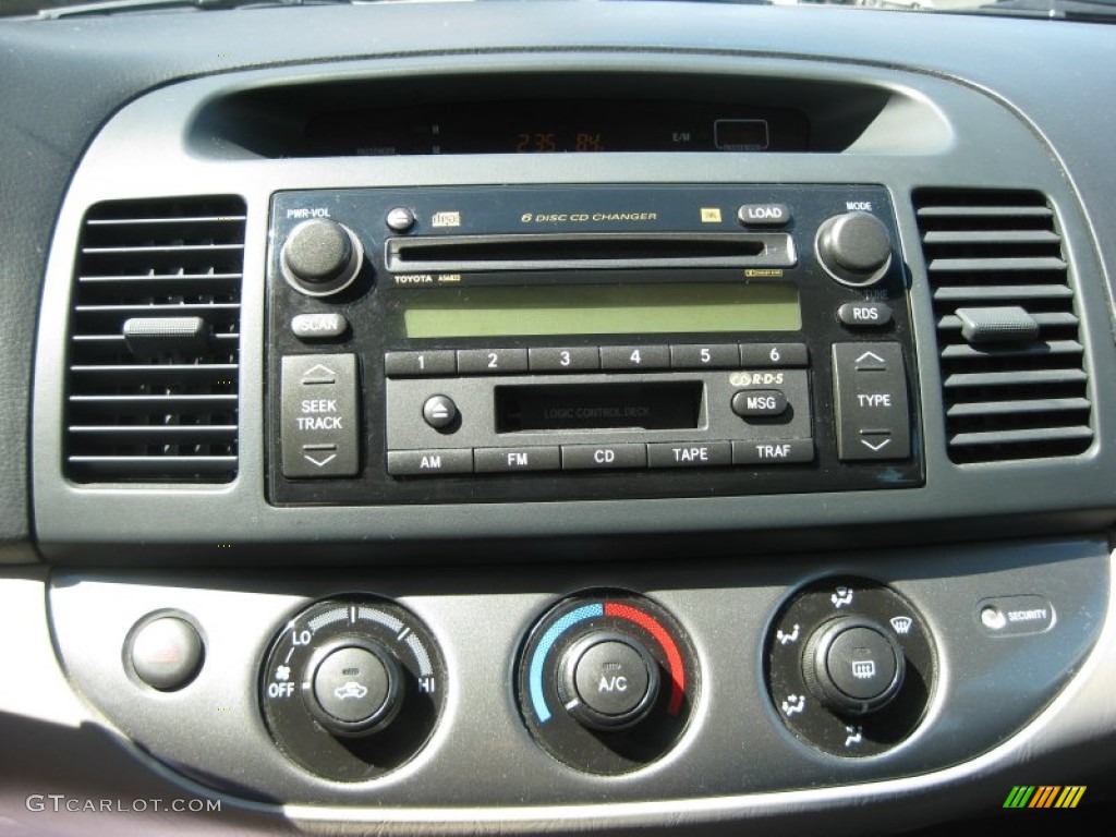 2004 Toyota Camry SE V6 Controls Photos