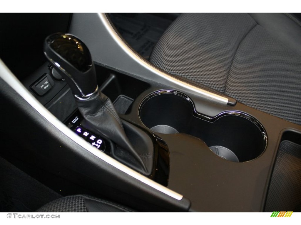 2011 Sonata SE - Venetian Red / Black photo #10