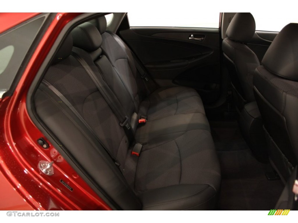 2011 Sonata SE - Venetian Red / Black photo #12