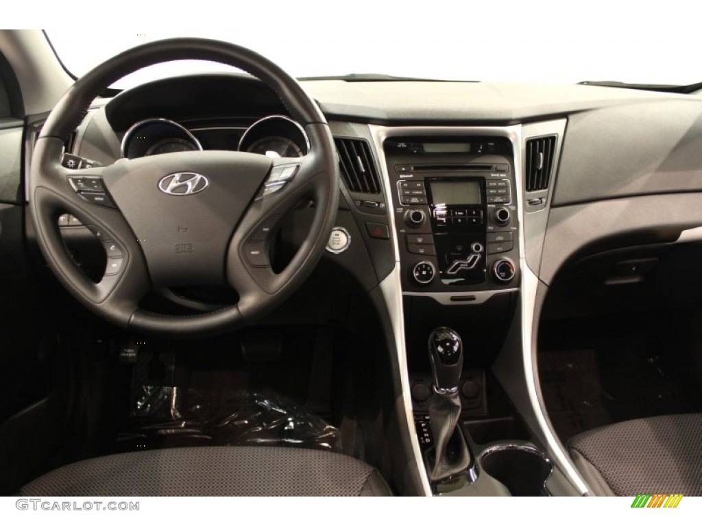 2011 Sonata SE - Venetian Red / Black photo #14