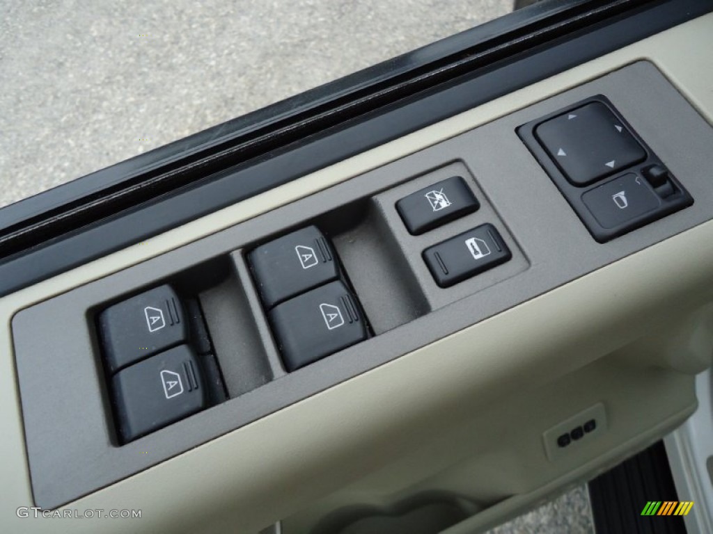 2004 Infiniti QX 56 4WD Controls Photo #52853967