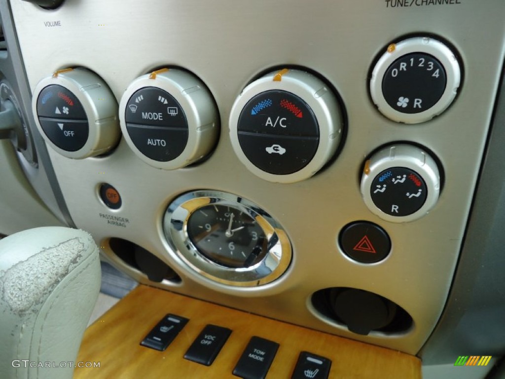 2004 Infiniti QX 56 4WD Controls Photo #52854237
