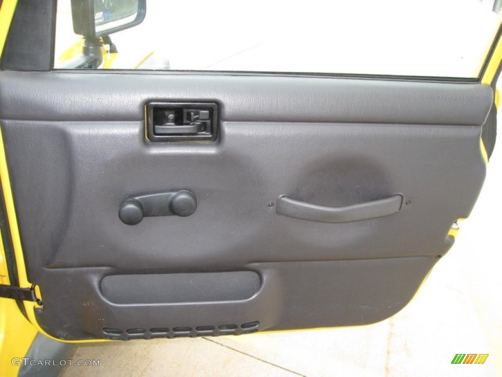2002 Wrangler Sport 4x4 - Solar Yellow / Agate Black photo #11