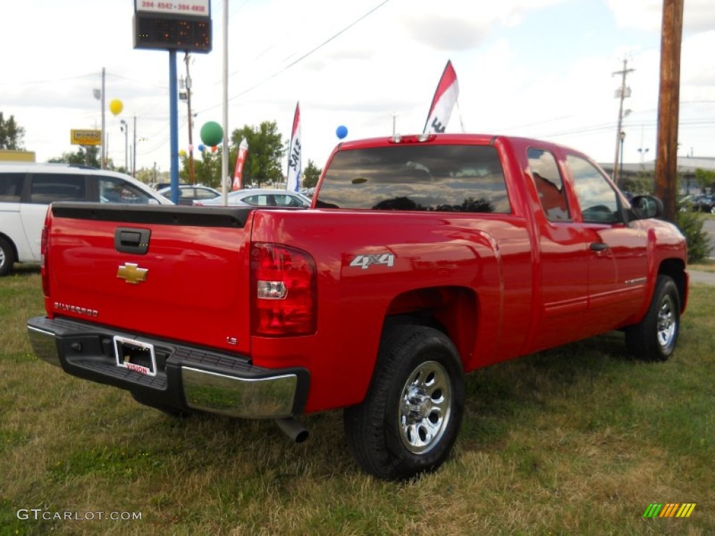 2009 Silverado 1500 LS Extended Cab 4x4 - Victory Red / Dark Titanium photo #2