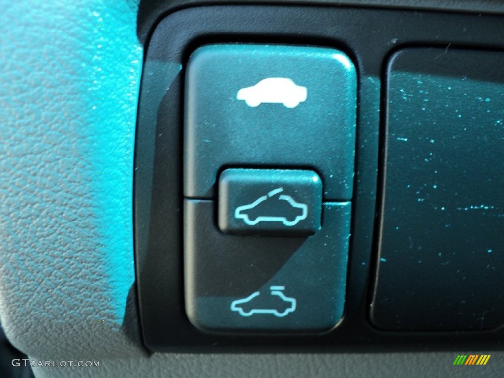 2004 Honda Accord EX-L Sedan Controls Photo #52857825