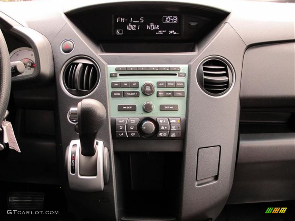 2011 Honda Pilot LX 4WD Controls Photo #52859442