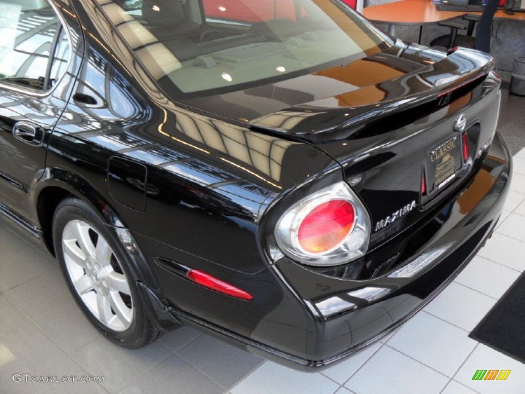 2003 Maxima GLE - Super Black / Black photo #6