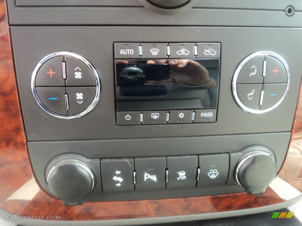 2008 Chevrolet Avalanche LT 4x4 Controls Photo #52863141