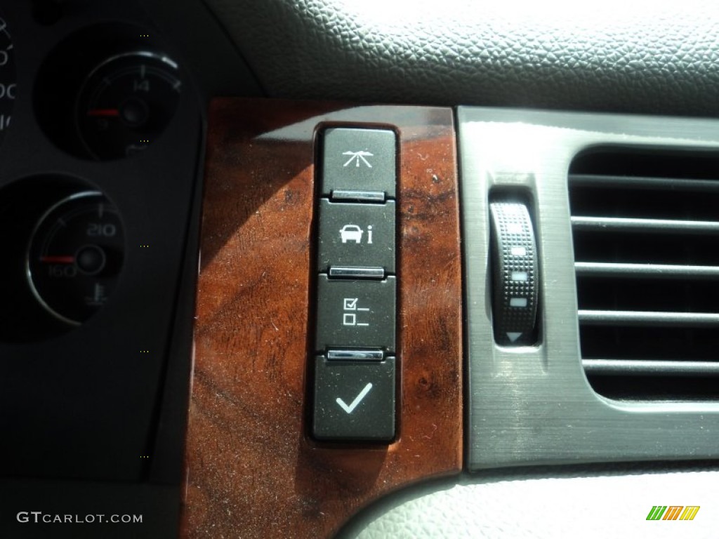 2008 Chevrolet Avalanche LT 4x4 Controls Photo #52863201