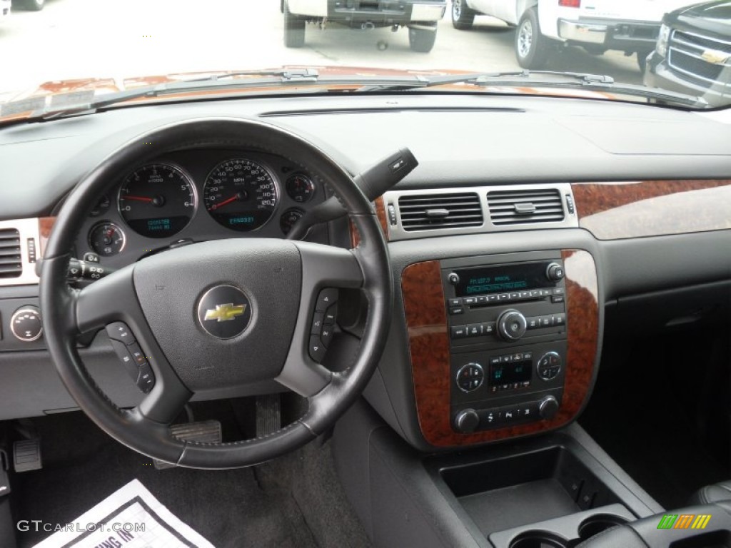 2007 Chevrolet Avalanche LT 4WD Ebony Dashboard Photo #52865109