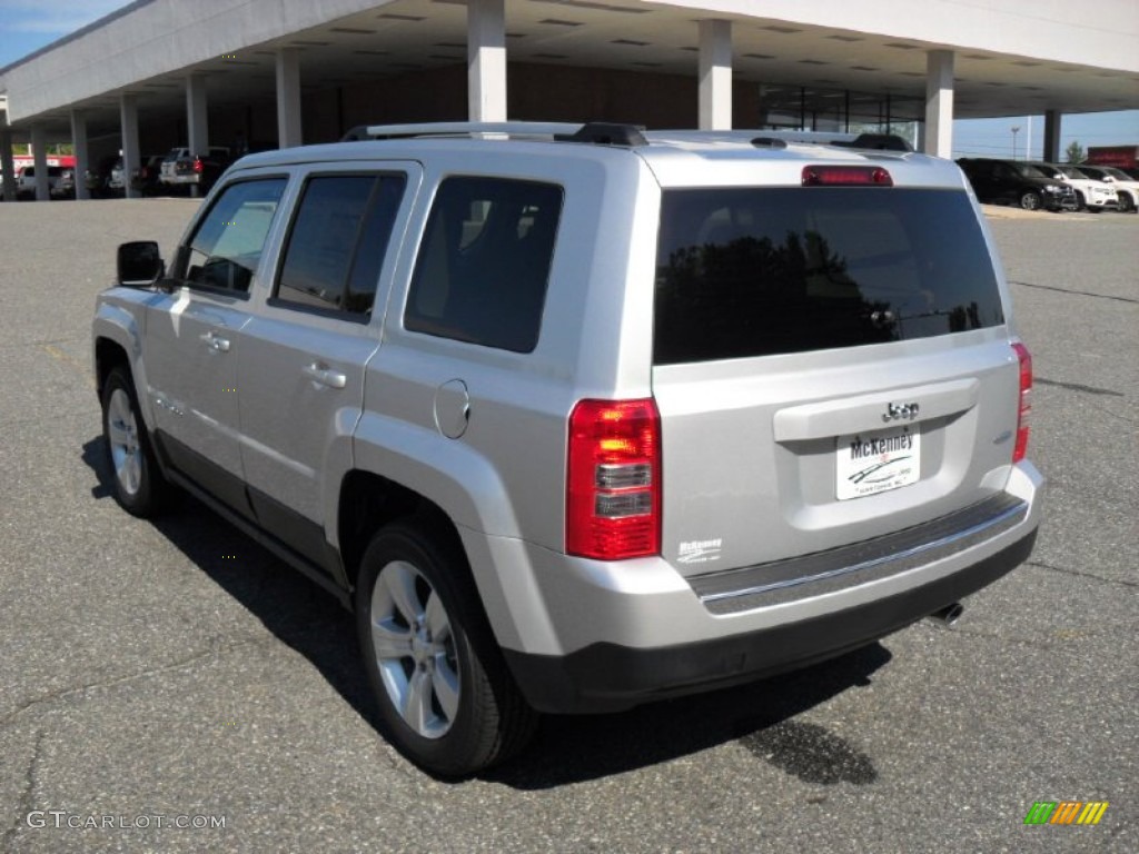 2011 Patriot Latitude X - Bright Silver Metallic / Dark Slate Gray photo #2