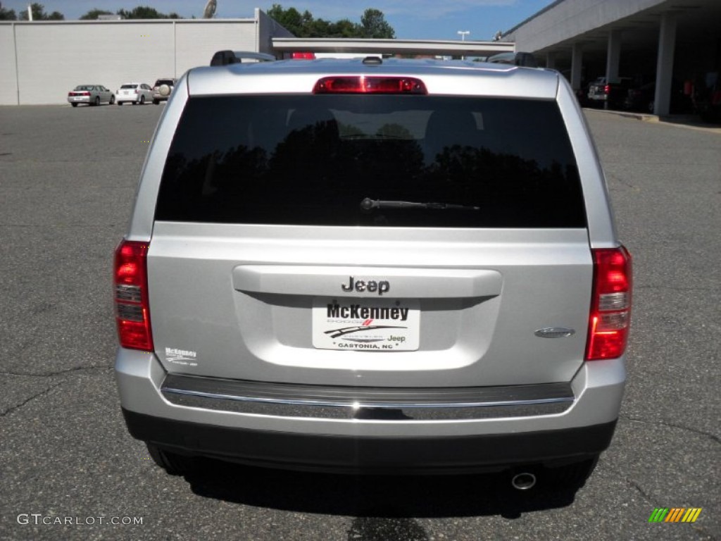 2011 Patriot Latitude X - Bright Silver Metallic / Dark Slate Gray photo #3
