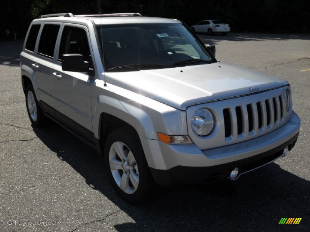 2011 Patriot Latitude X - Bright Silver Metallic / Dark Slate Gray photo #5