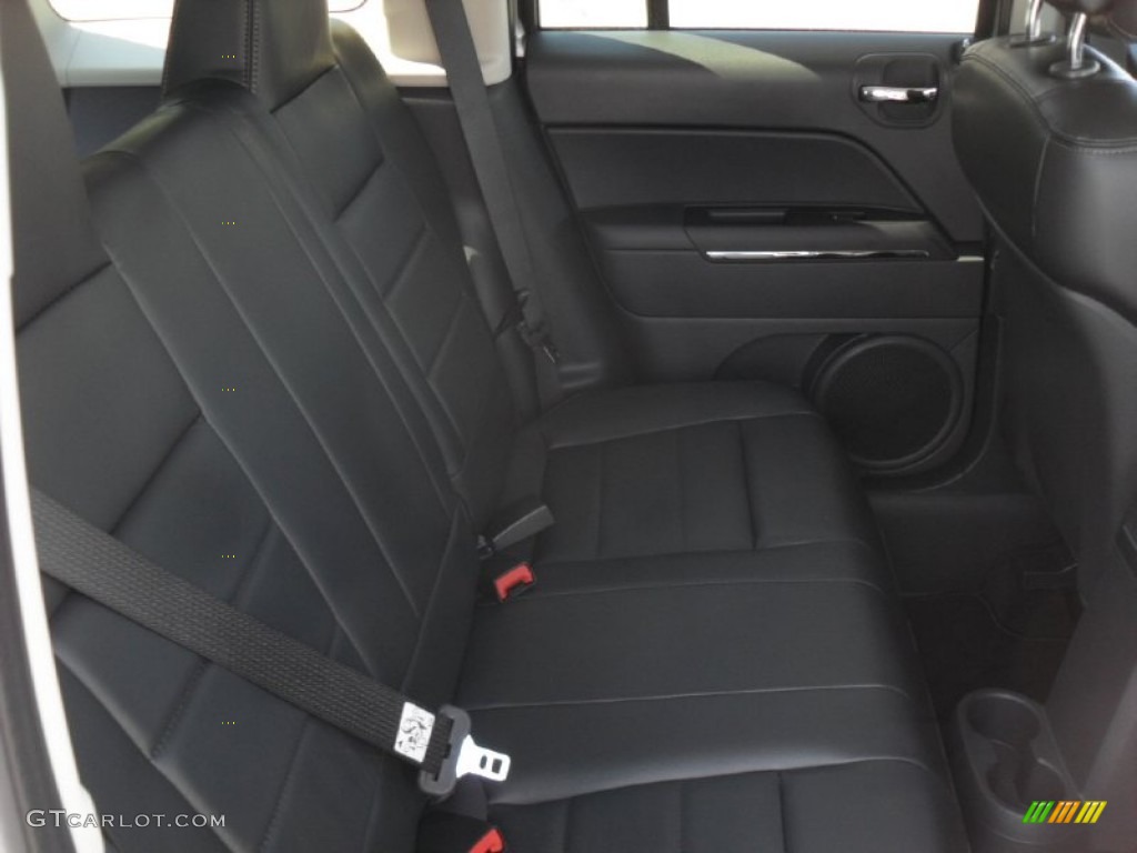 2011 Patriot Latitude X - Bright Silver Metallic / Dark Slate Gray photo #20