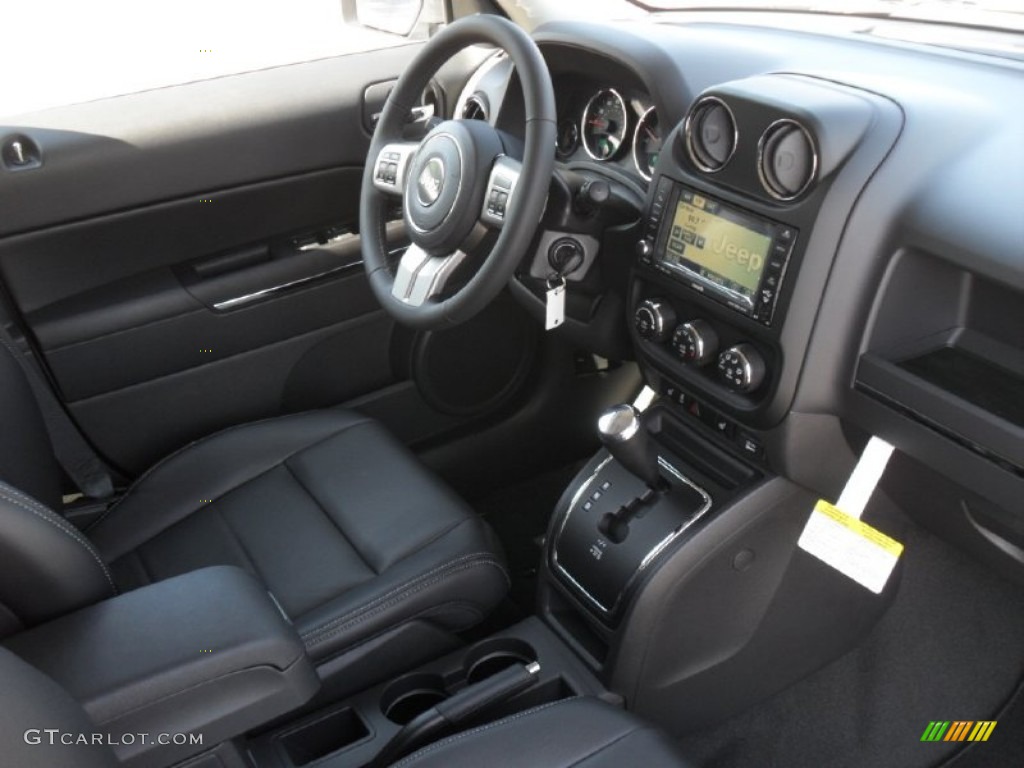 2011 Patriot Latitude X - Bright Silver Metallic / Dark Slate Gray photo #22