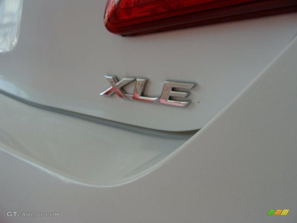 2009 Camry XLE V6 - Super White / Ash photo #7