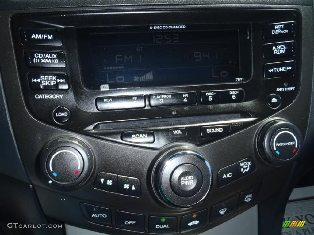 2004 Honda Accord EX-L Coupe Audio System Photo #52870830