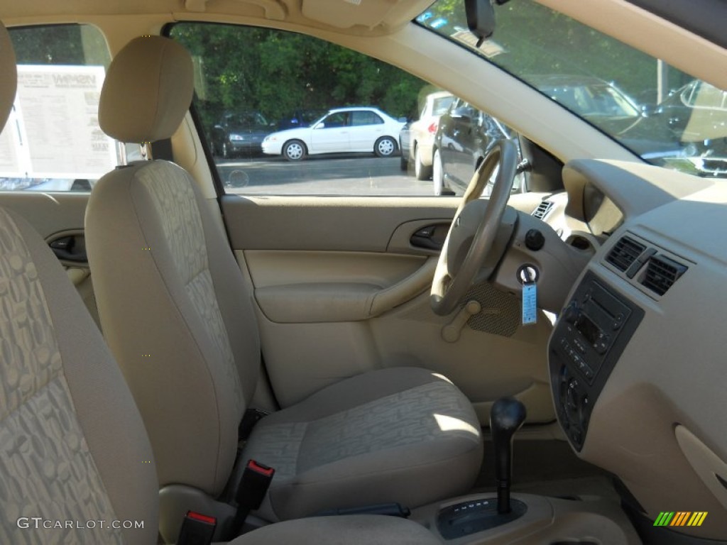 2005 Focus ZX4 S Sedan - Arizona Beige Metallic / Dark Pebble/Light Pebble photo #7