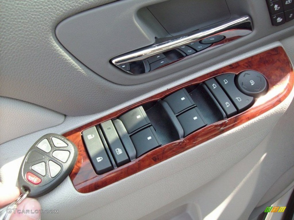 2008 Chevrolet Tahoe LTZ 4x4 Controls Photo #52873335