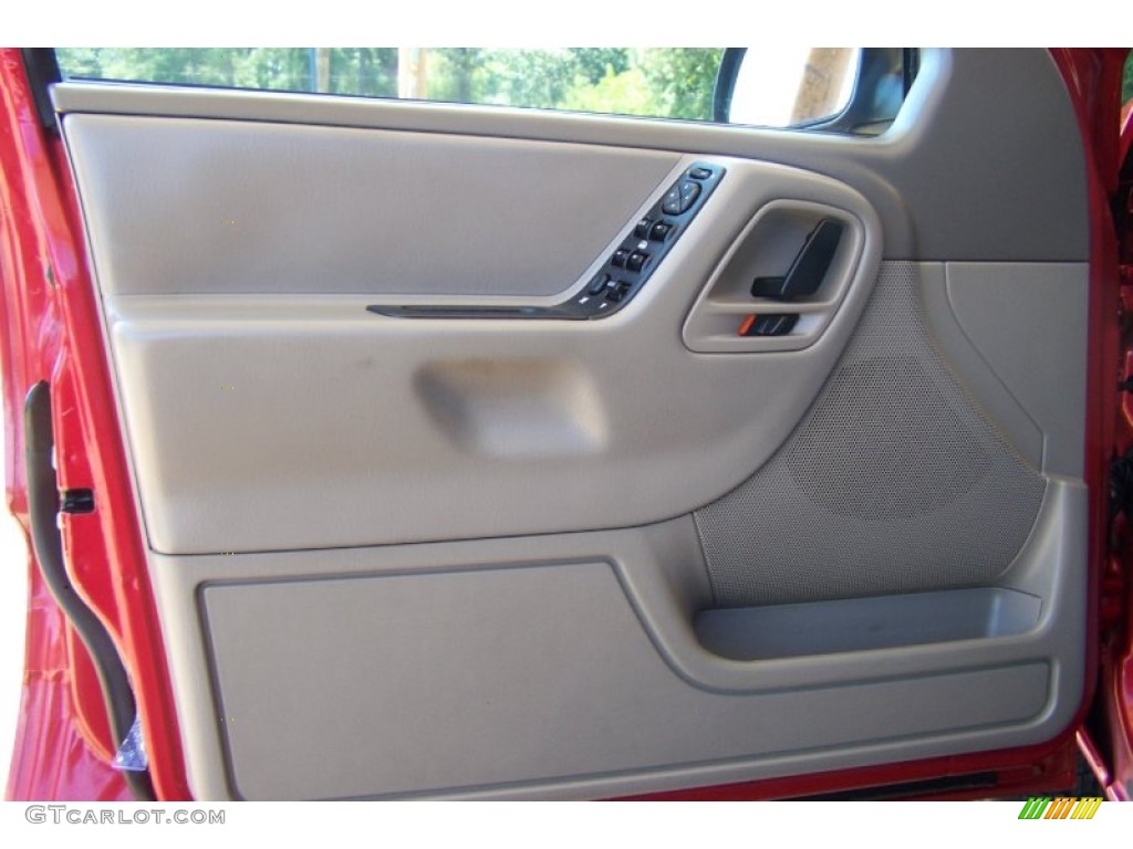 2004 Grand Cherokee Laredo - Inferno Red Pearl / Taupe photo #11