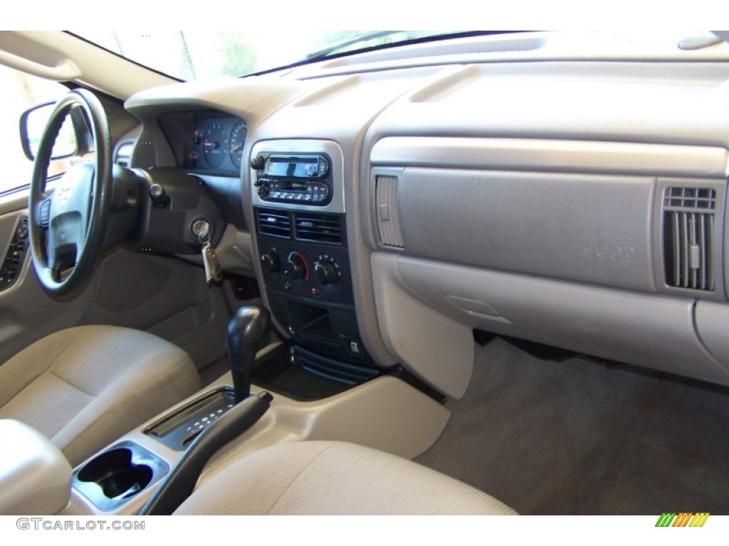 2004 Grand Cherokee Laredo - Inferno Red Pearl / Taupe photo #18