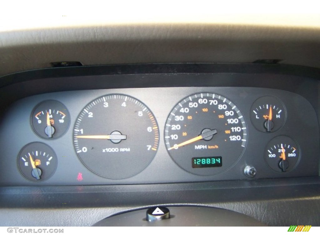 2004 Grand Cherokee Laredo - Inferno Red Pearl / Taupe photo #19
