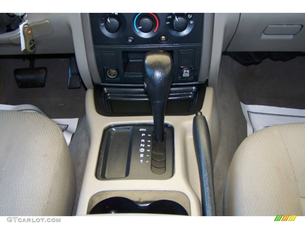 2004 Grand Cherokee Laredo - Inferno Red Pearl / Taupe photo #21