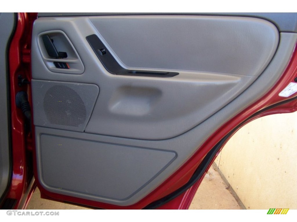 2004 Grand Cherokee Laredo - Inferno Red Pearl / Taupe photo #24