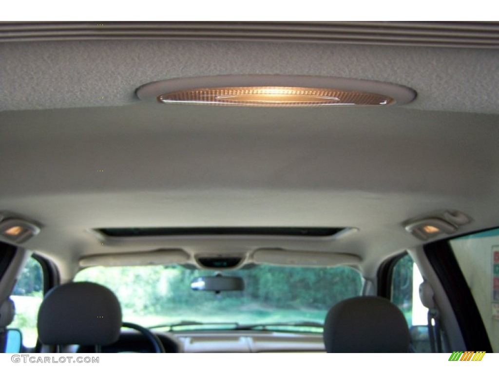2004 Grand Cherokee Laredo - Inferno Red Pearl / Taupe photo #26